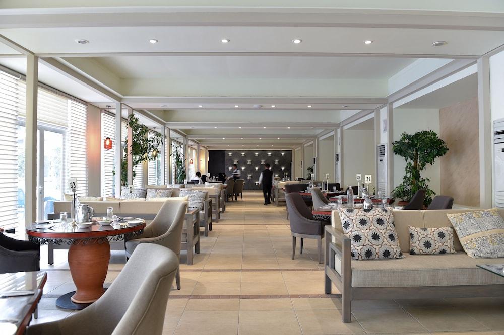 Carlton Al Moaibed Hotel Dammam Exterior foto The restaurant